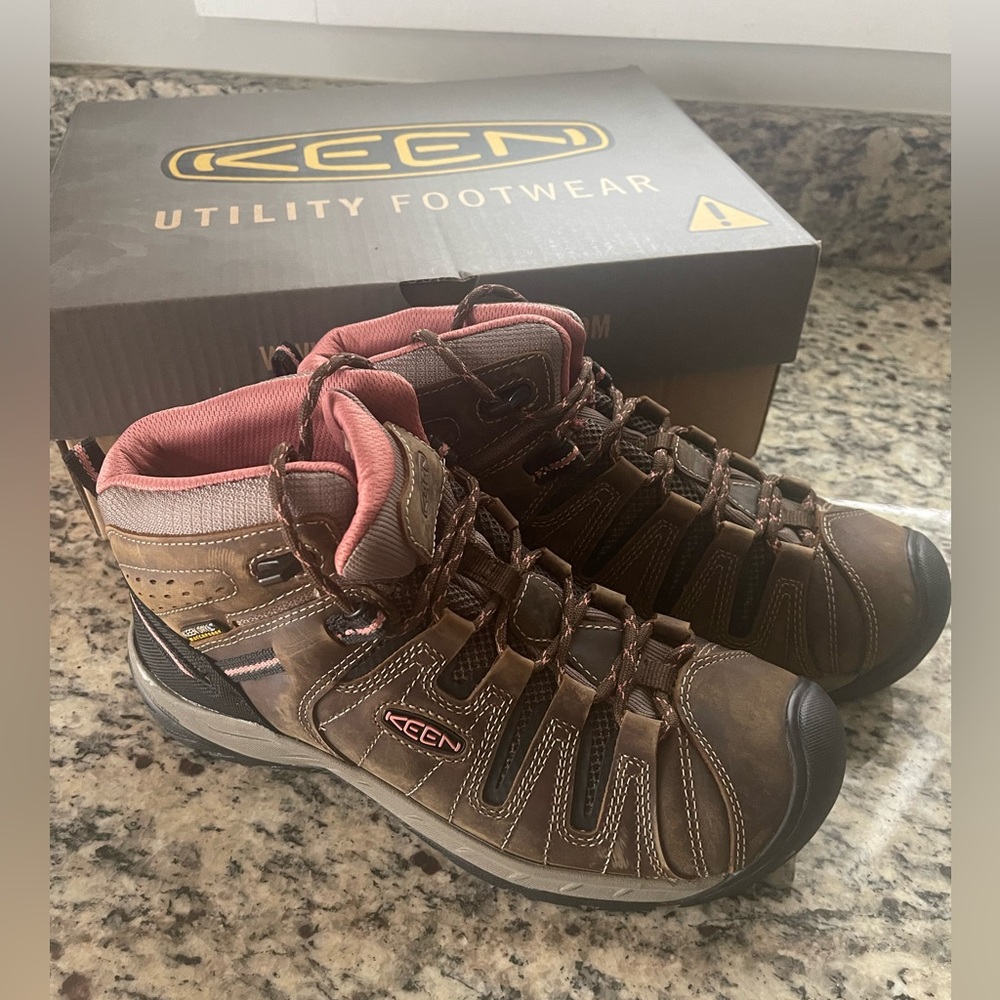 Keen Women’s 9.5 Shoes